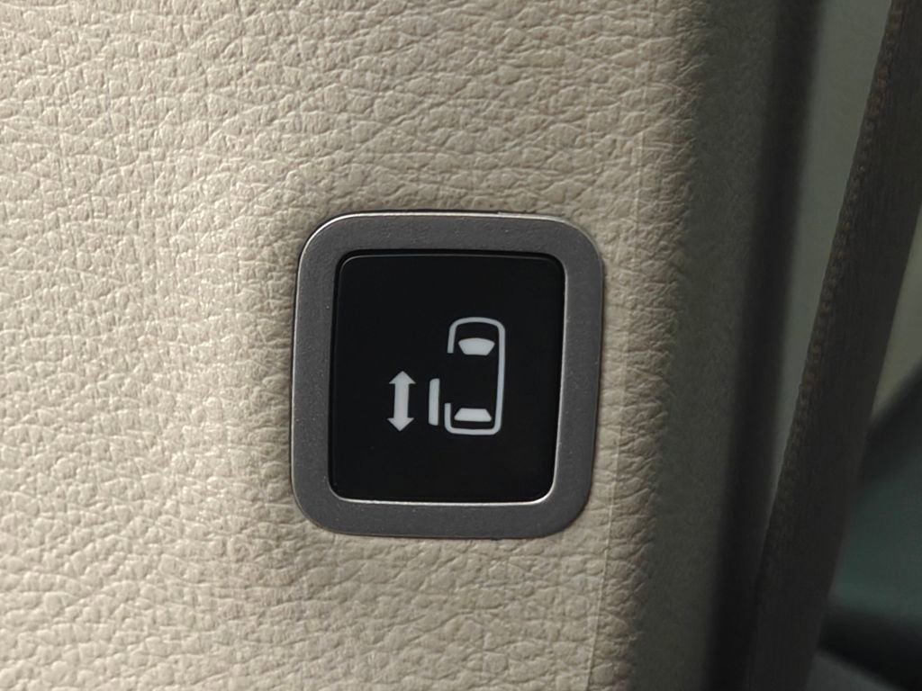 Used 2024 Chrysler Pacifica Touring-L image 51