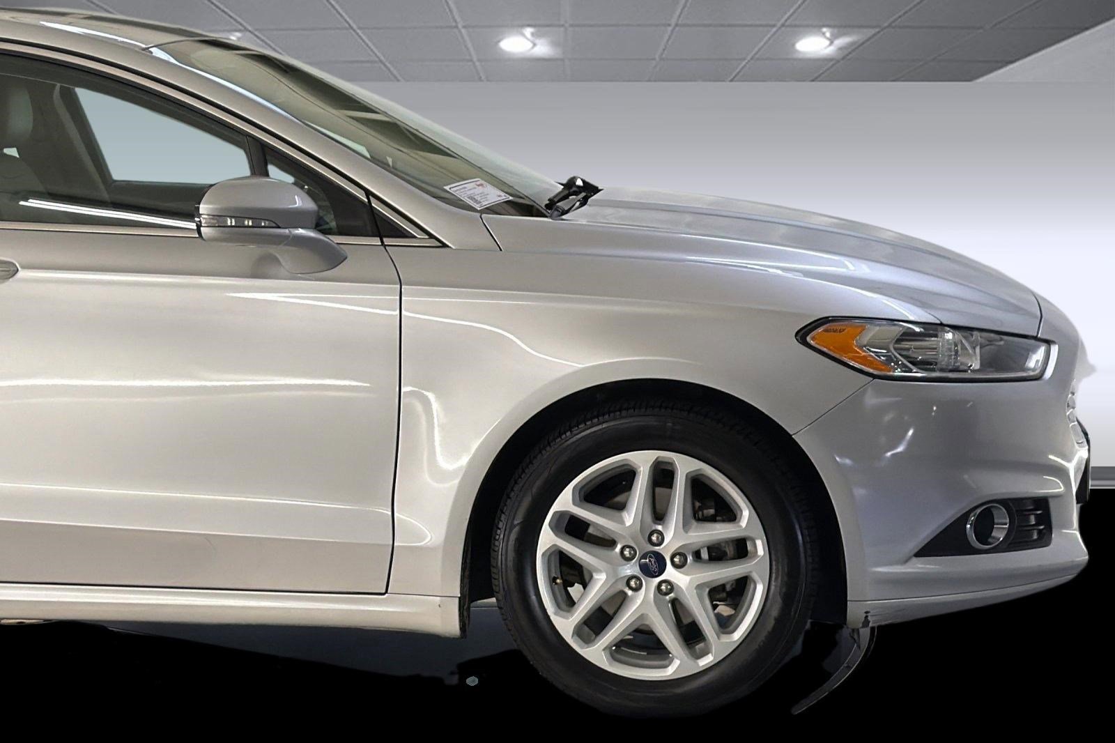 Used 2015 Ford Fusion SE w/ Equipment Group 202A FWD image 32