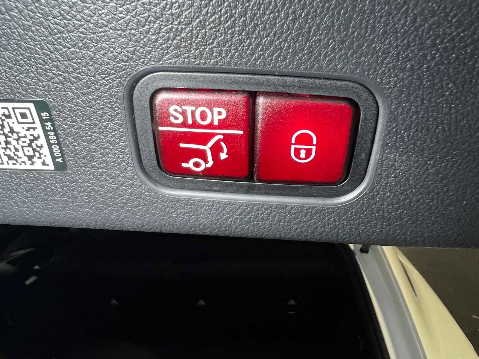 Used 2025 Mercedes-Benz GLC 300 4MATIC image 18