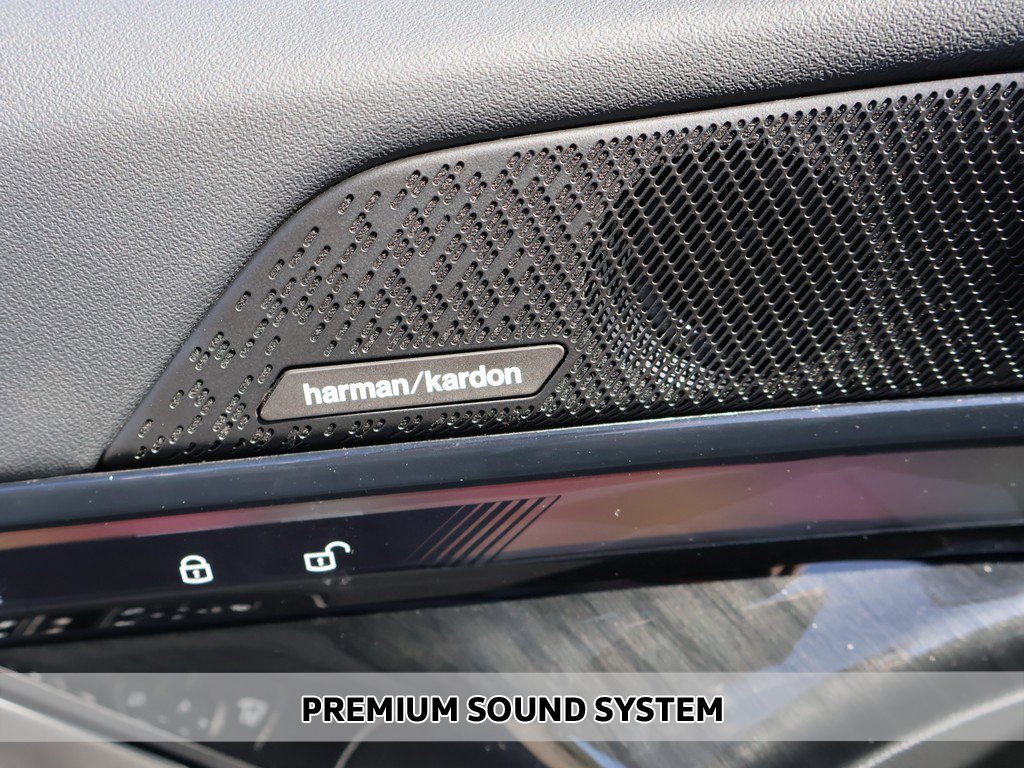 Used 2025 BMW i5 xDrive40 w/ Premium Package image 5