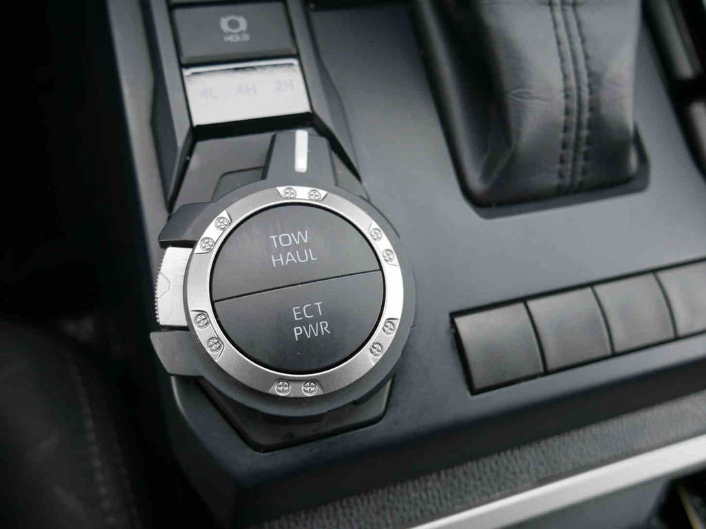 Used 2025 Toyota Tacoma SR5 image 32