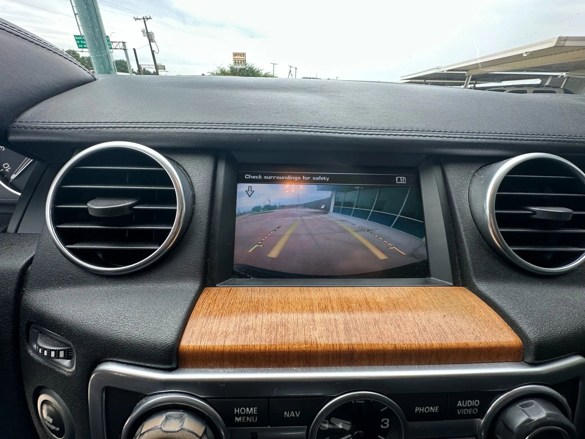 Used 2015 Land Rover LR4 HSE LUX image 30