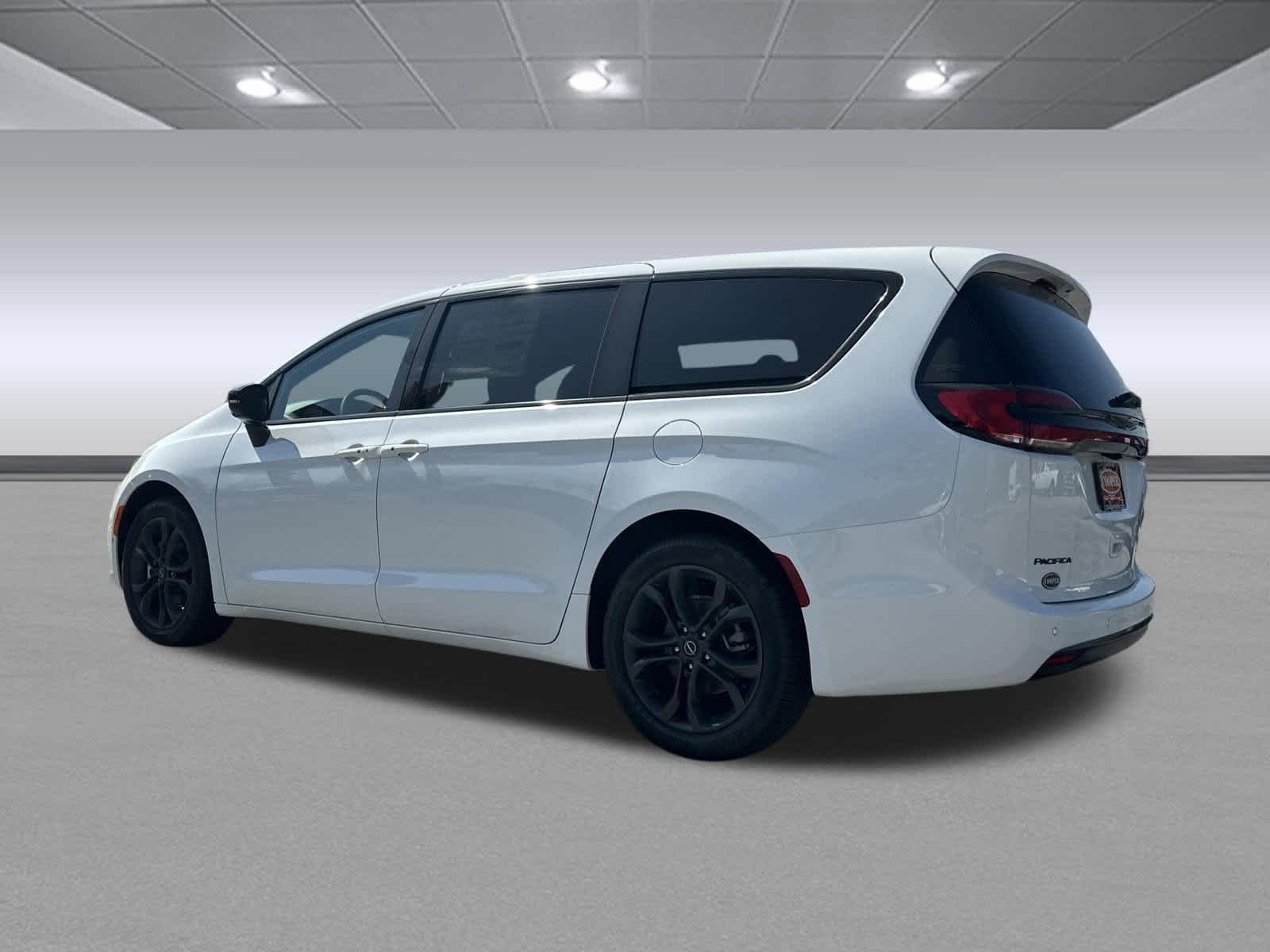 New 2026 Chrysler Pacifica Select FWD image 3