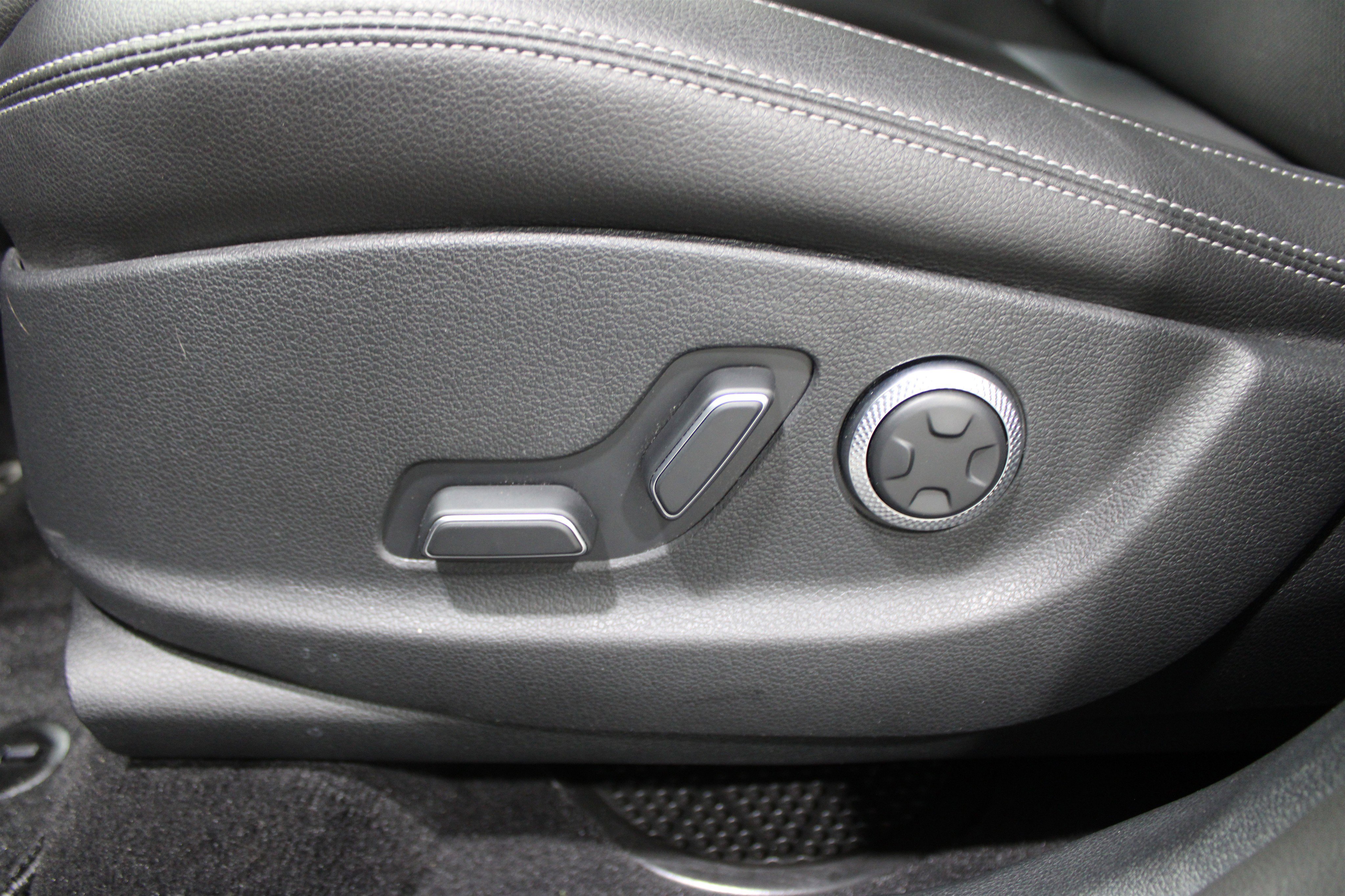 Used 2024 Genesis GV70 2.5T w/ Select Package image 4