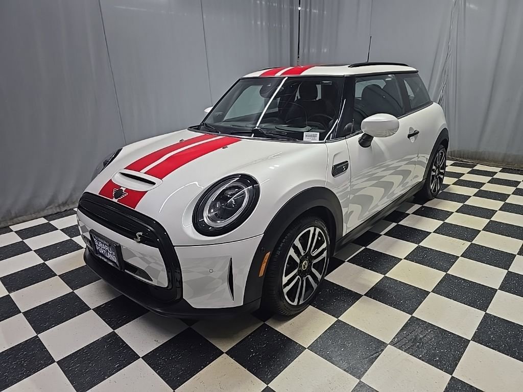 Used 2024 MINI Cooper SE image 1