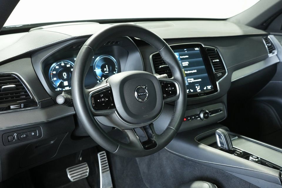 Used 2022 Volvo XC90 T8 R-Design w/ Advanced Package image 21