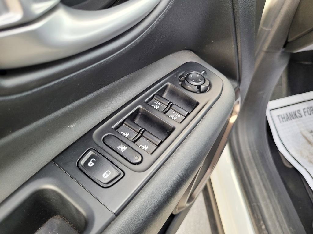 Used 2023 Jeep Renegade Latitude AWD/4WD image 25