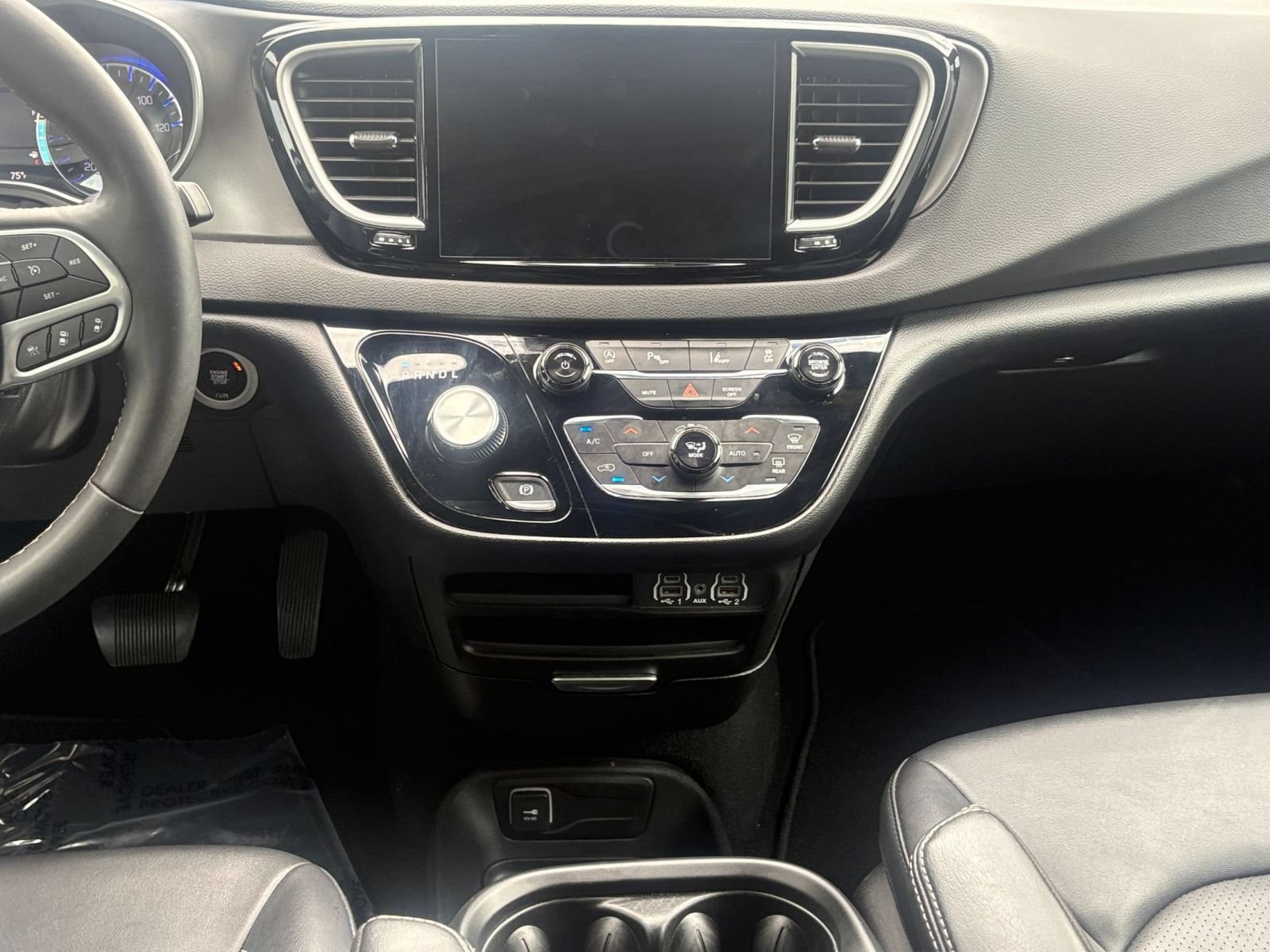 Used 2025 Chrysler Pacifica Select FWD image 16