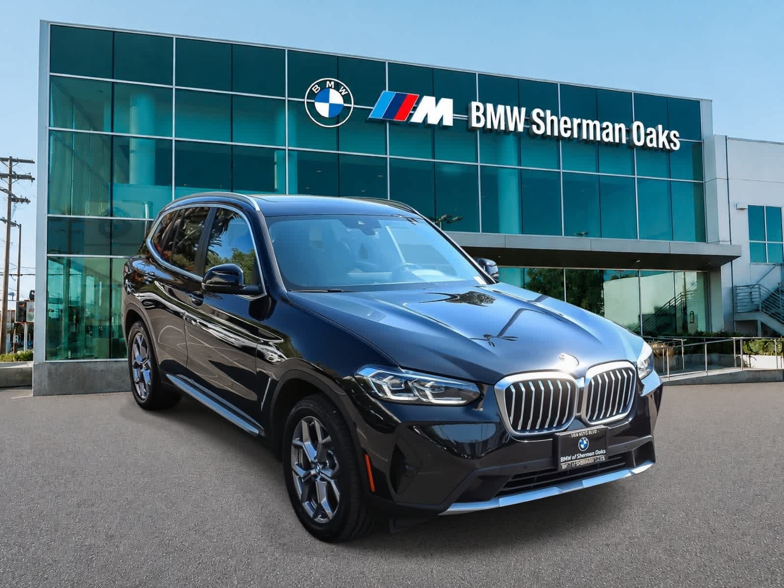 Used 2023 BMW X3 xDrive30i w/ Premium Package w/ZPA AWD/4WD image 3