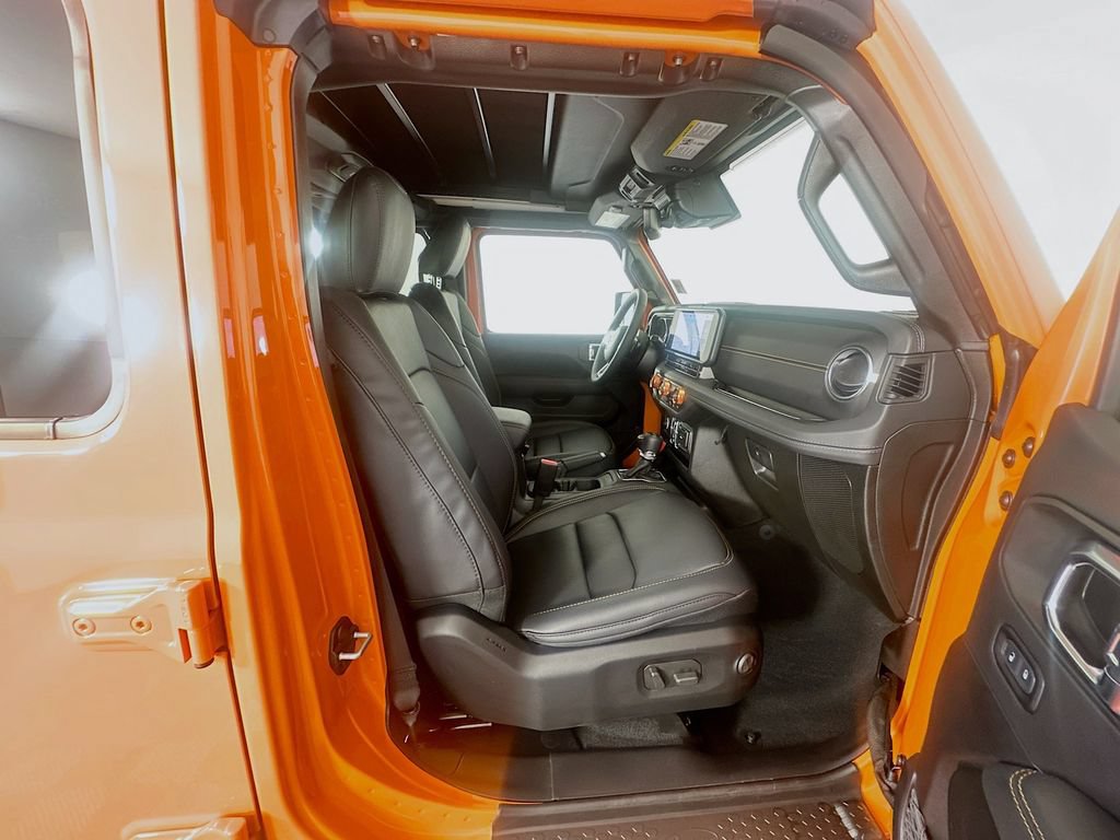 Used 2025 Jeep Wrangler Unlimited Sahara AWD/4WD image 29