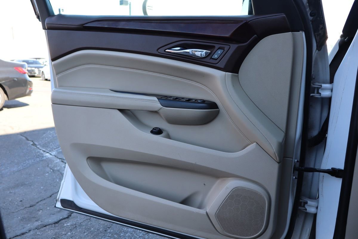 Used 2015 Cadillac SRX Luxury w/ Driver Awareness Package image 23