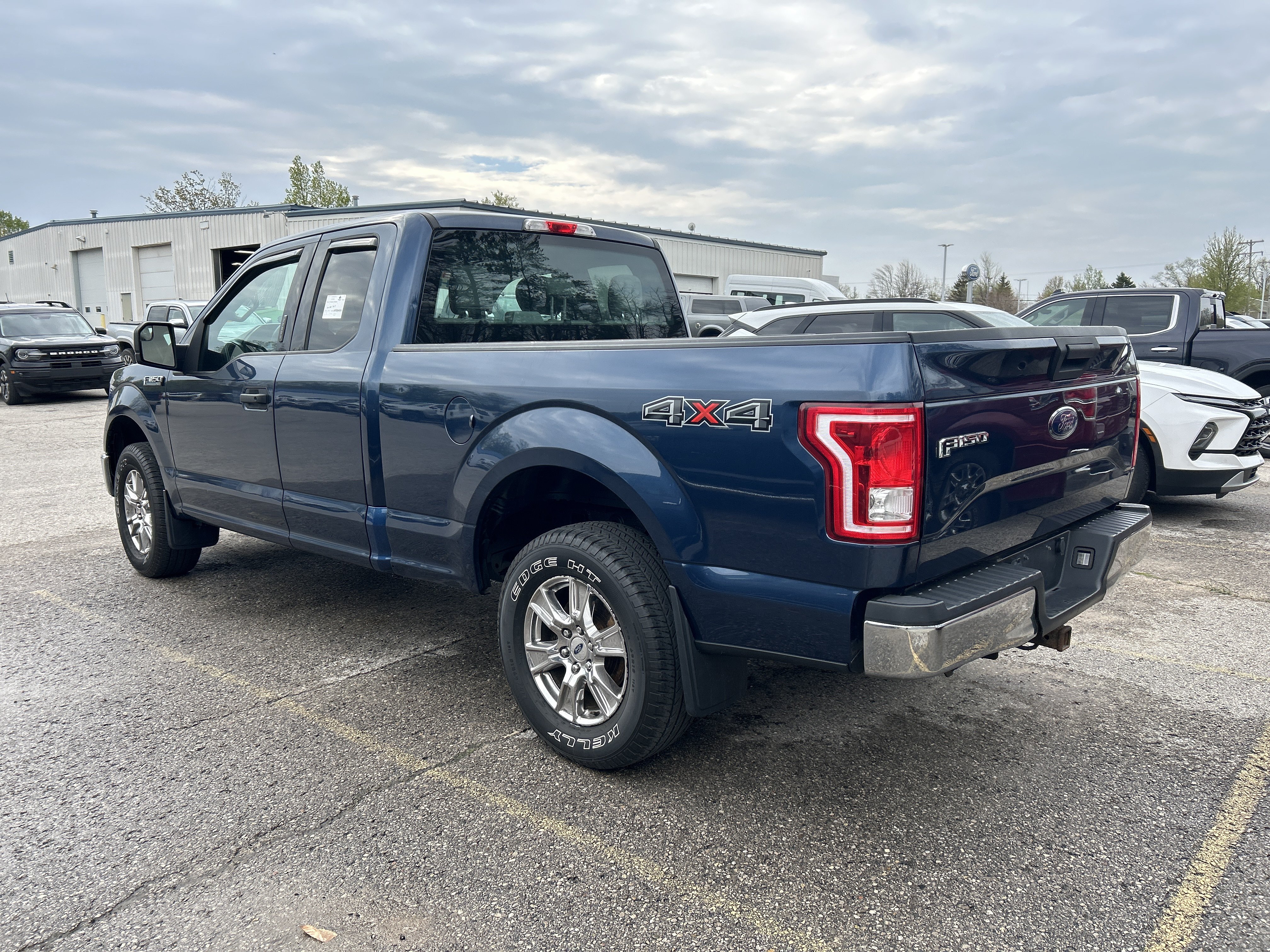 Used 2017 Ford F150 XLT AWD/4WD image 5
