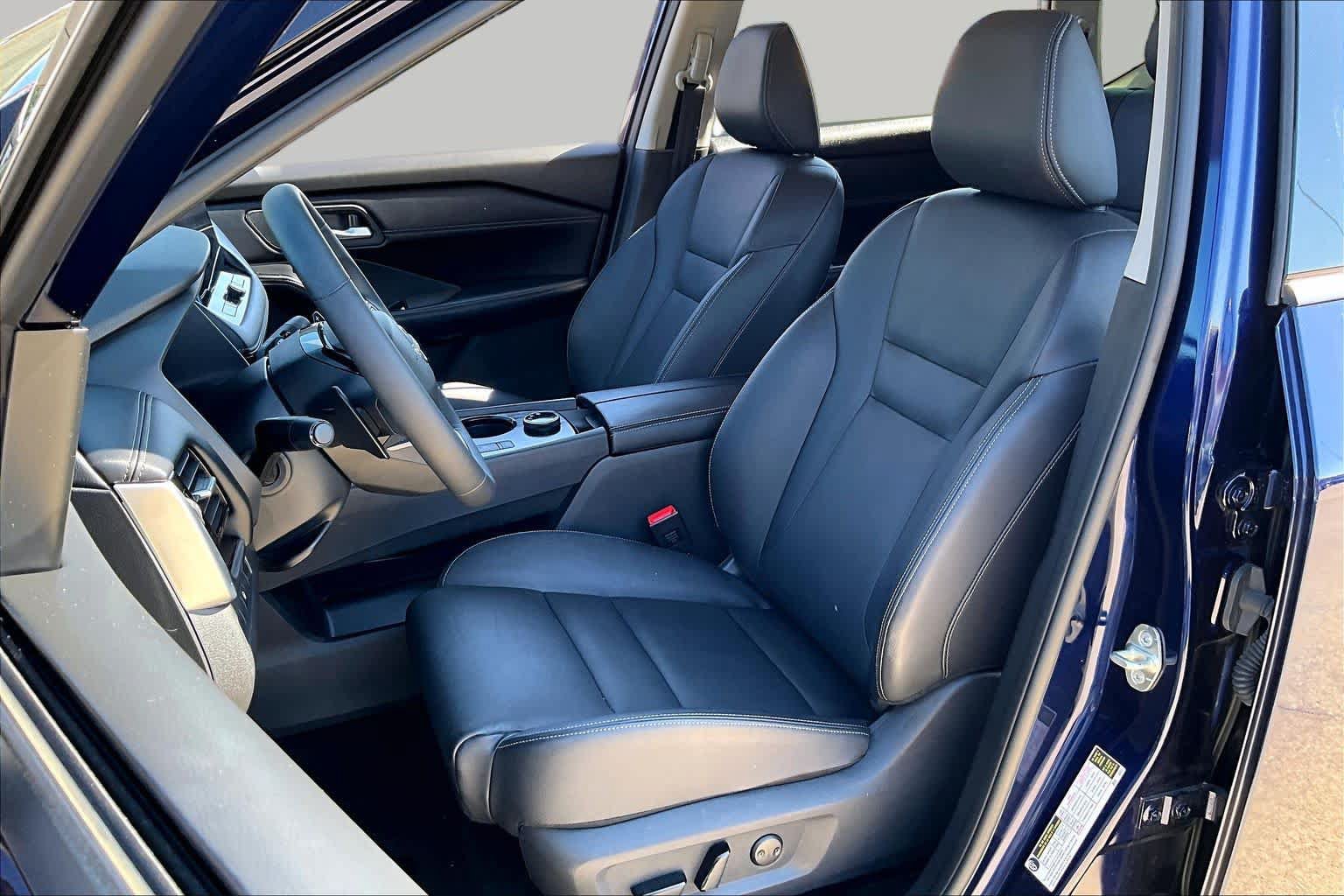 Certified 2025 Nissan Rogue SL AWD/4WD image 7
