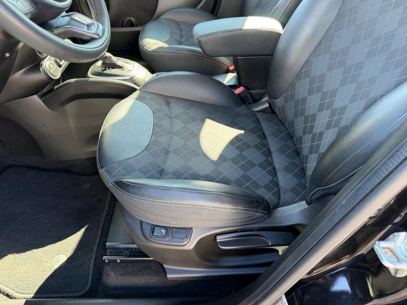 Used 2018 FIAT 500L Pop w/ Popular Equipment Group FWD image 18