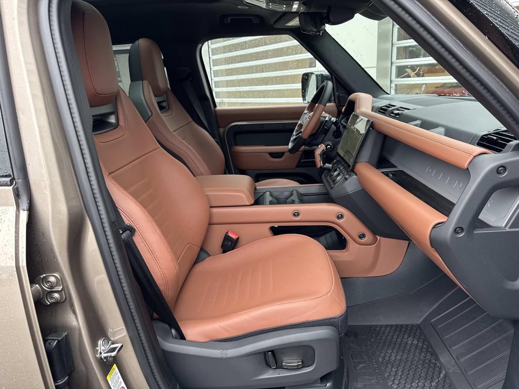 New 2026 Land Rover Defender 110 AWD/4WD image 9