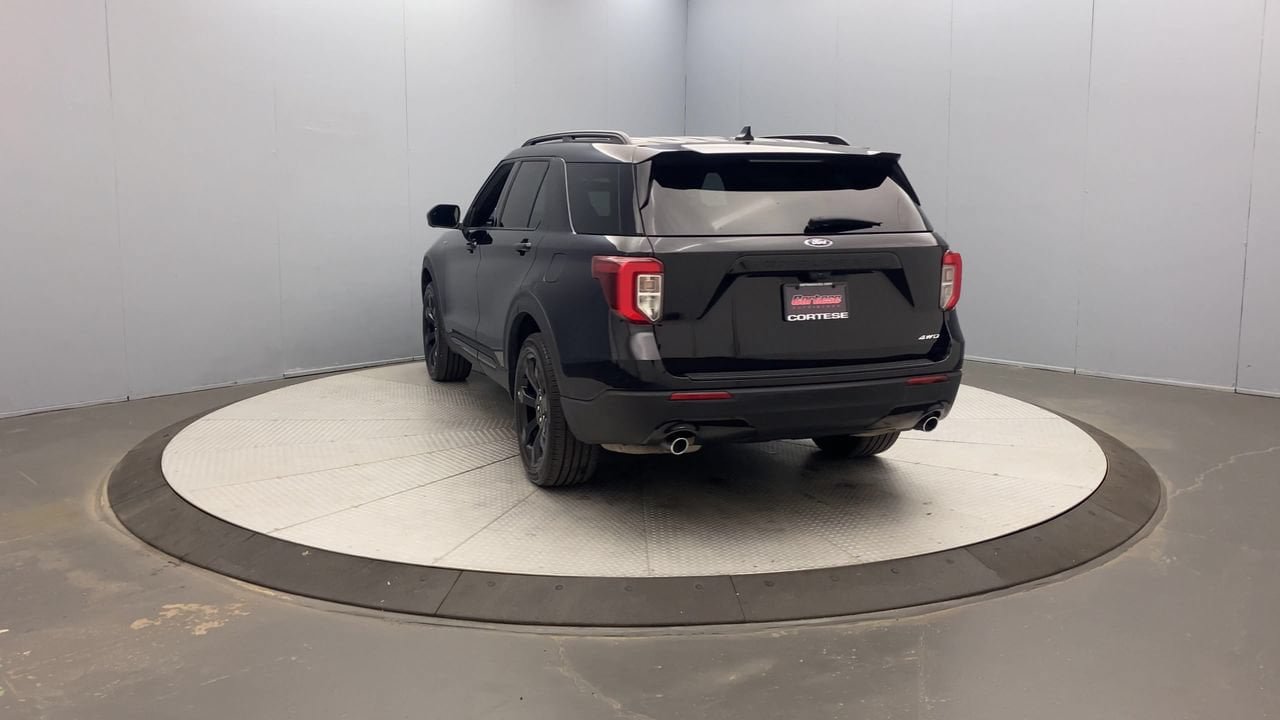 Used 2023 Ford Explorer ST-Line AWD/4WD image 3