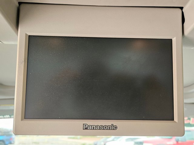 Used 2013 Chevrolet Avalanche LTZ image 18