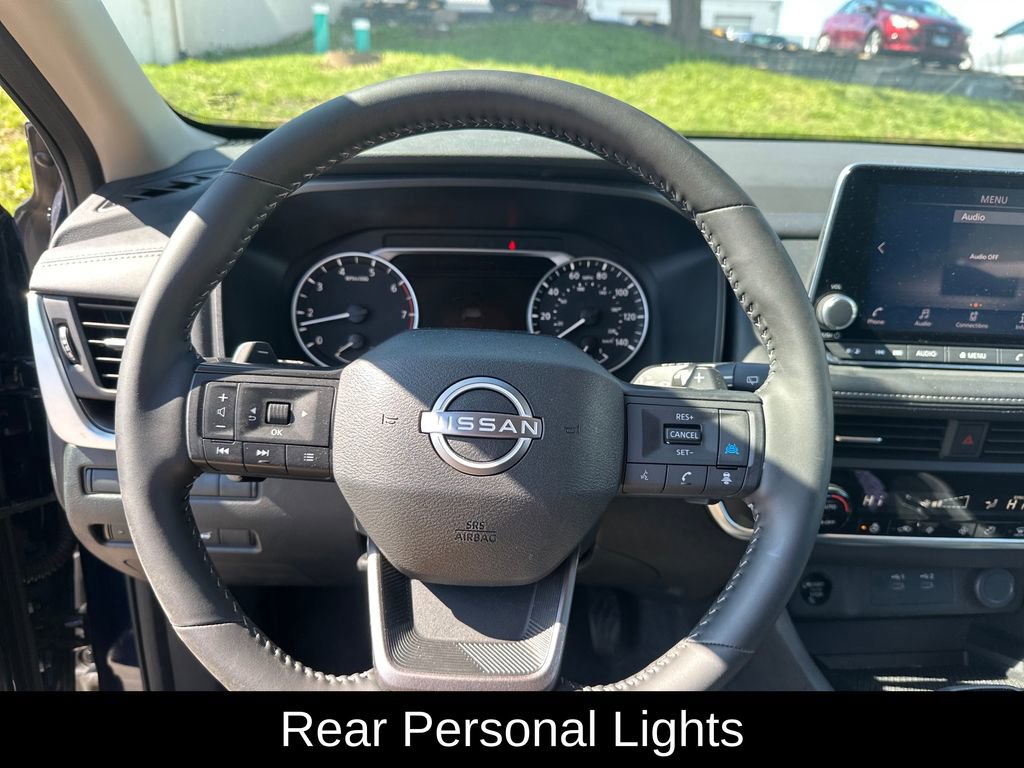 Used 2025 Nissan Rogue SV w/ SV Premium Package image 17