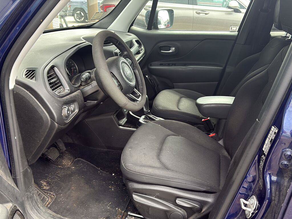 Used 2020 Jeep Renegade Altitude FWD image 12