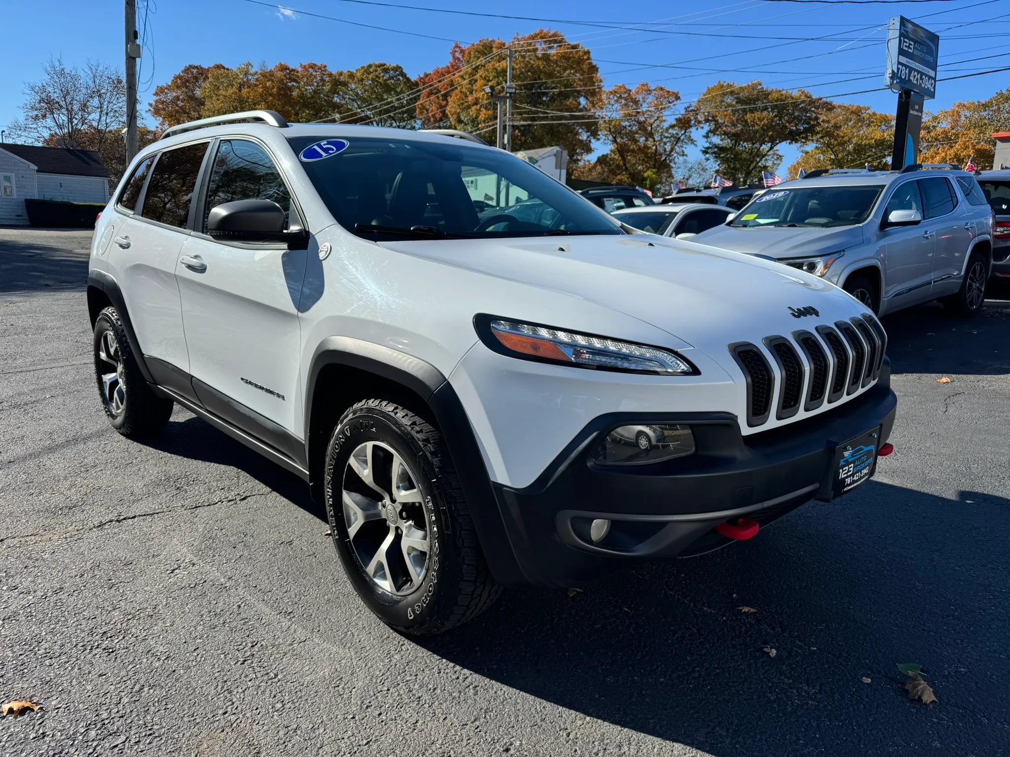 Used 2015 Jeep Cherokee Trailhawk w/ Comfort/Convenience Group AWD/4WD image 1