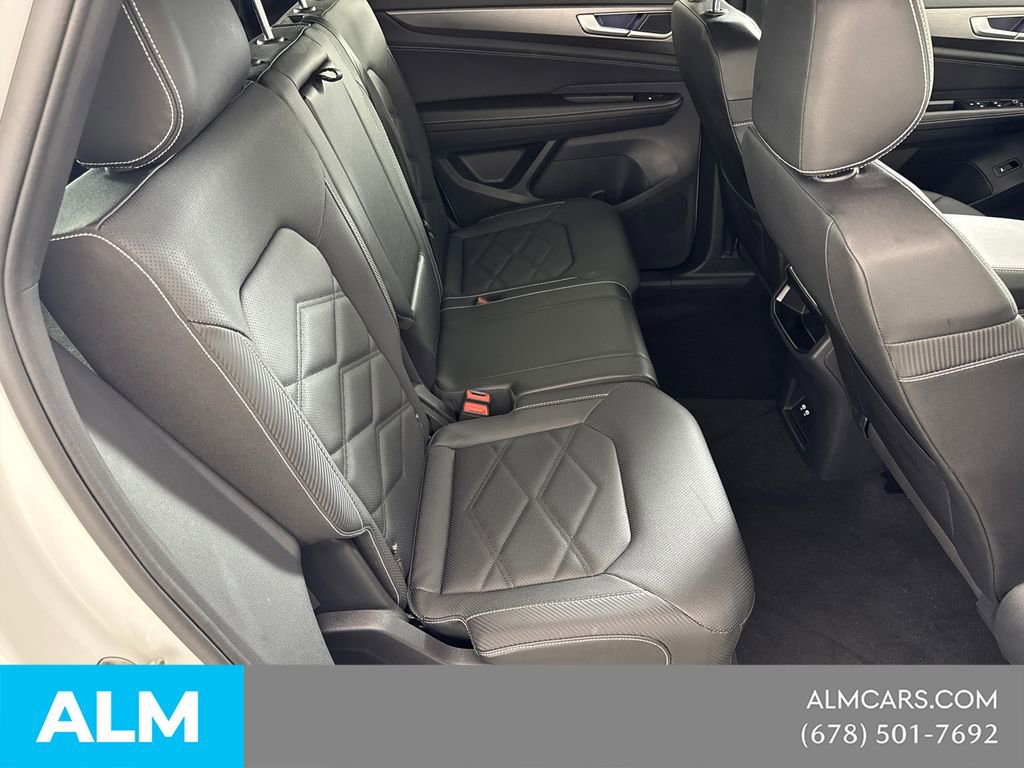 Used 2025 Volkswagen Atlas Cross Sport SE FWD image 19