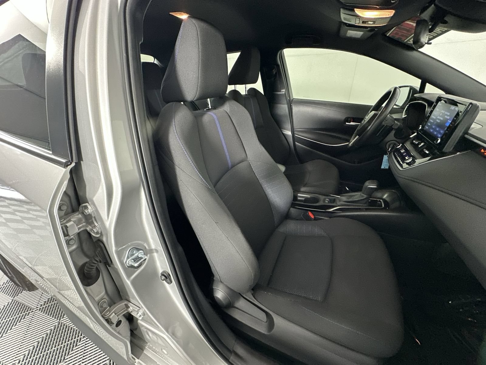 Used 2022 Toyota Corolla SE w/ Carpet Mat Package (TMS) FWD image 27