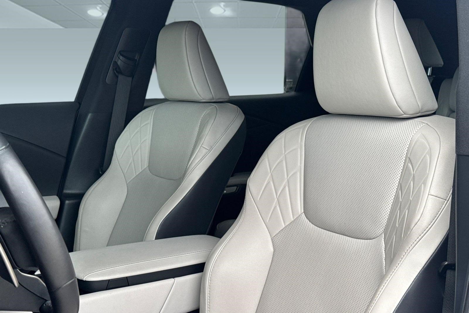 Used 2024 Lexus RX 350 Premium w/ Accessory Package (Z1) FWD image 30