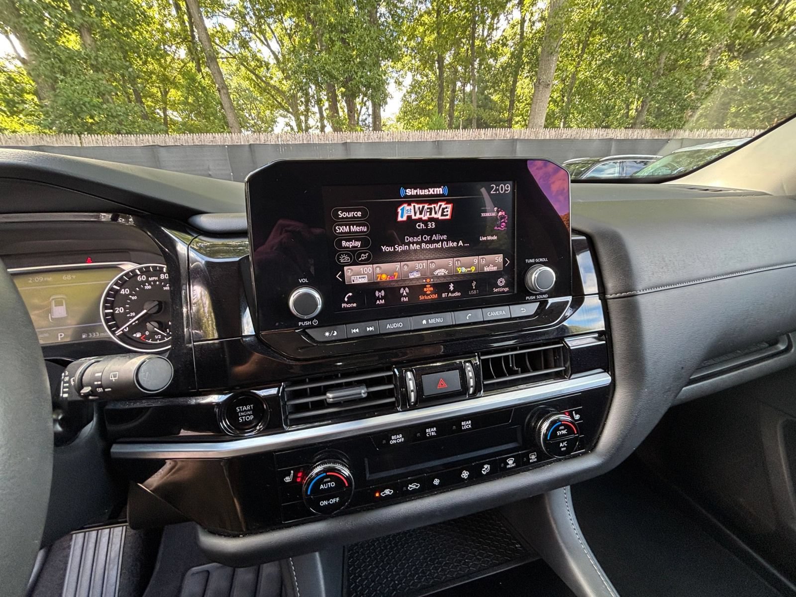 Used 2025 Nissan Pathfinder SV AWD/4WD image 20