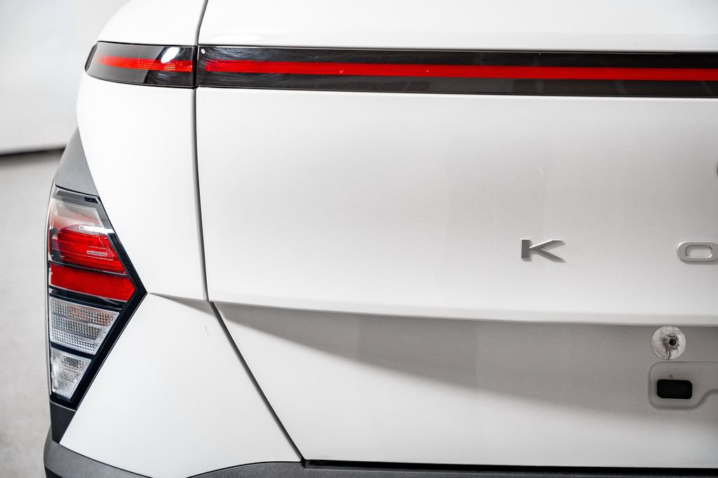 Certified 2025 Hyundai Kona SEL FWD image 9