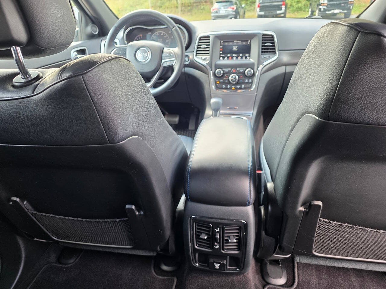 Used 2018 Jeep Grand Cherokee Laredo AWD/4WD image 22