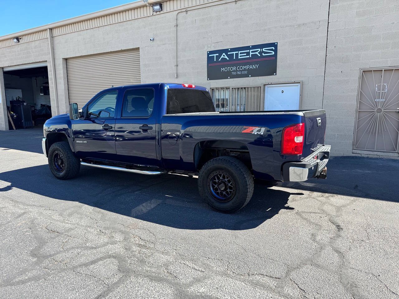 Used 2010 Chevrolet Silverado 2500 LT w/ Interior Plus Package AWD/4WD image 6
