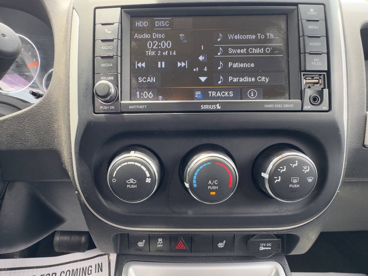 Used 2015 Jeep Compass Latitude AWD/4WD image 18