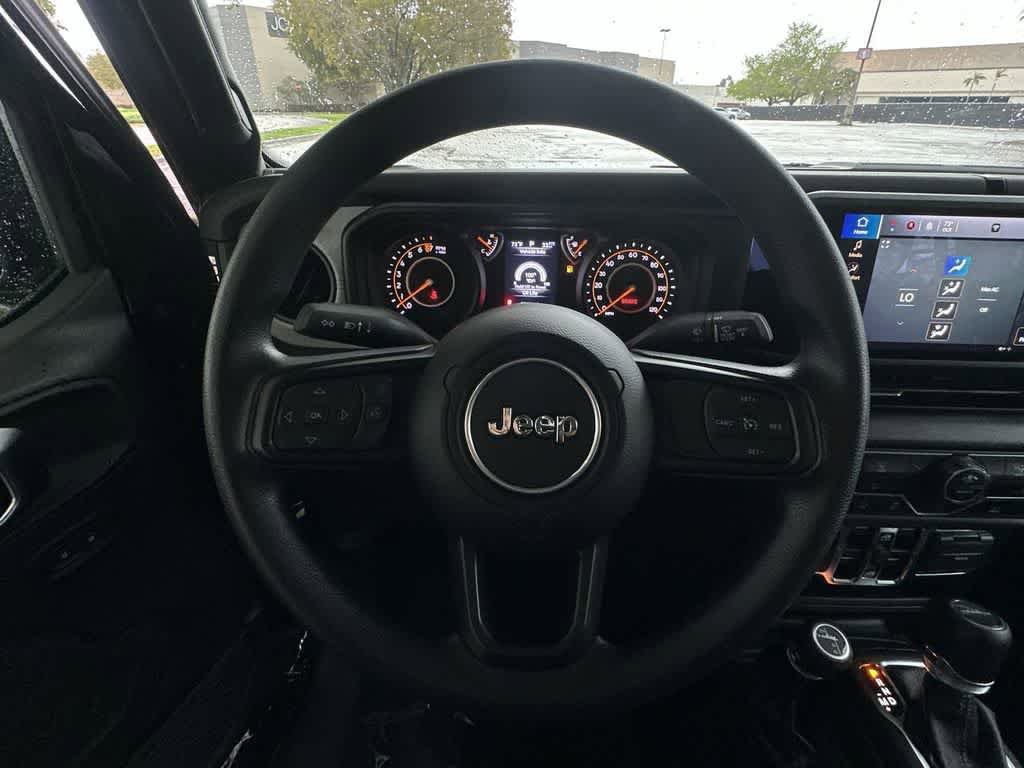 Used 2025 Jeep Gladiator Sport image 14