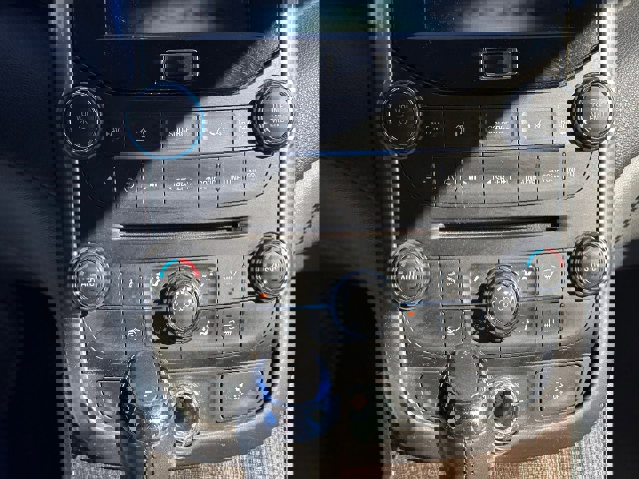 Used 2015 Chevrolet Malibu LT image 28