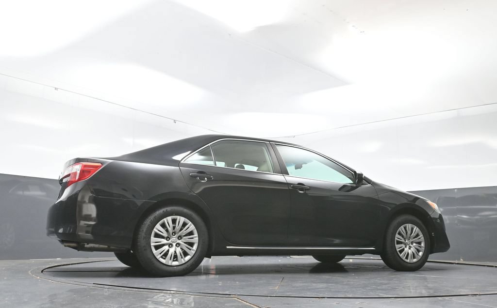 Used 2014 Toyota Camry LE FWD image 43