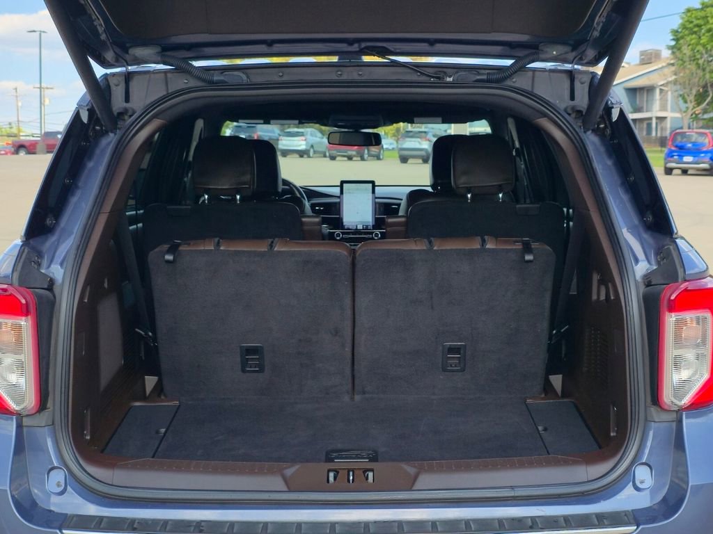 Used 2021 Ford Explorer King Ranch w/ Premium Technology Package RWD image 9