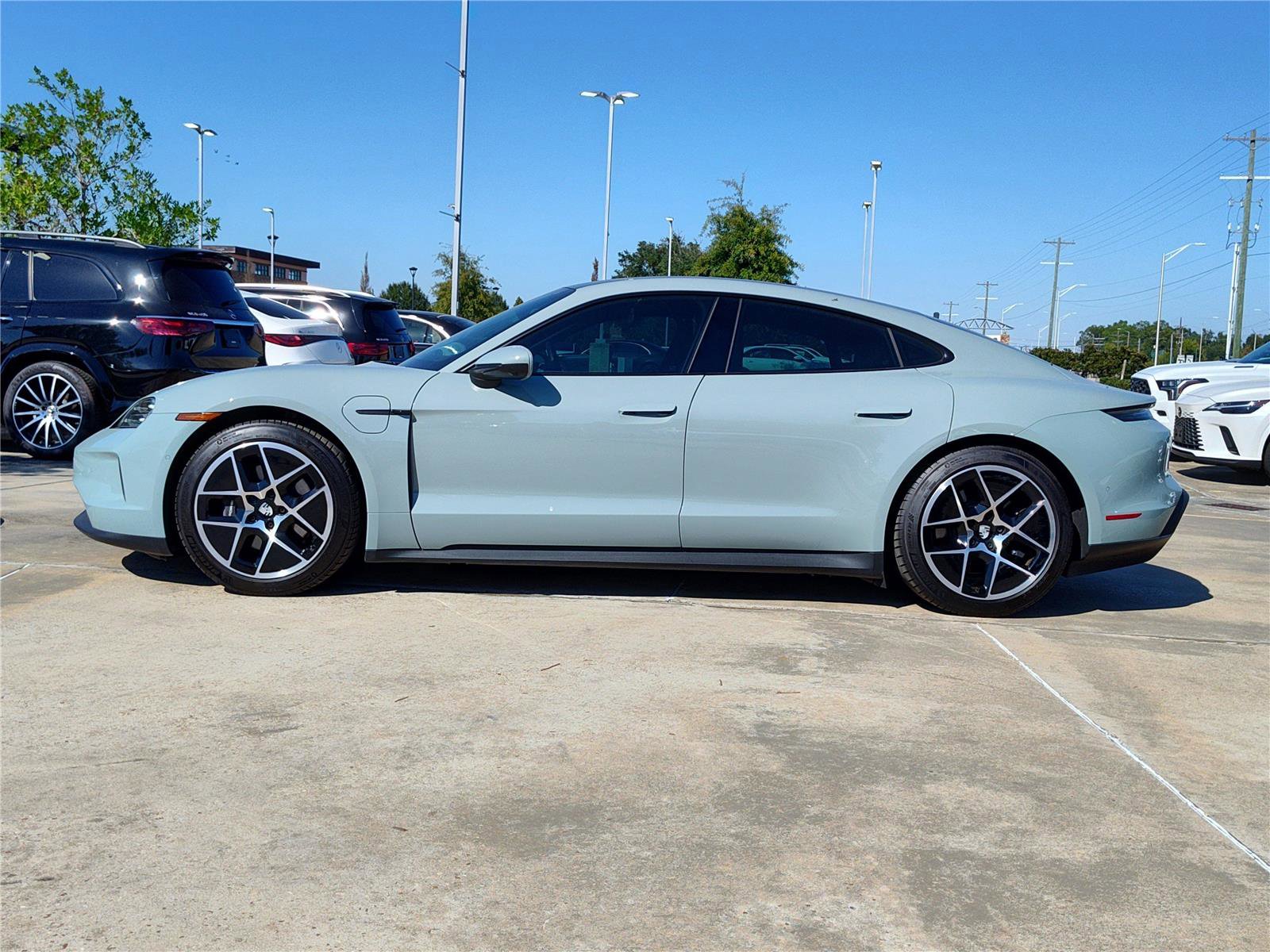 Used 2025 Porsche Taycan image 3