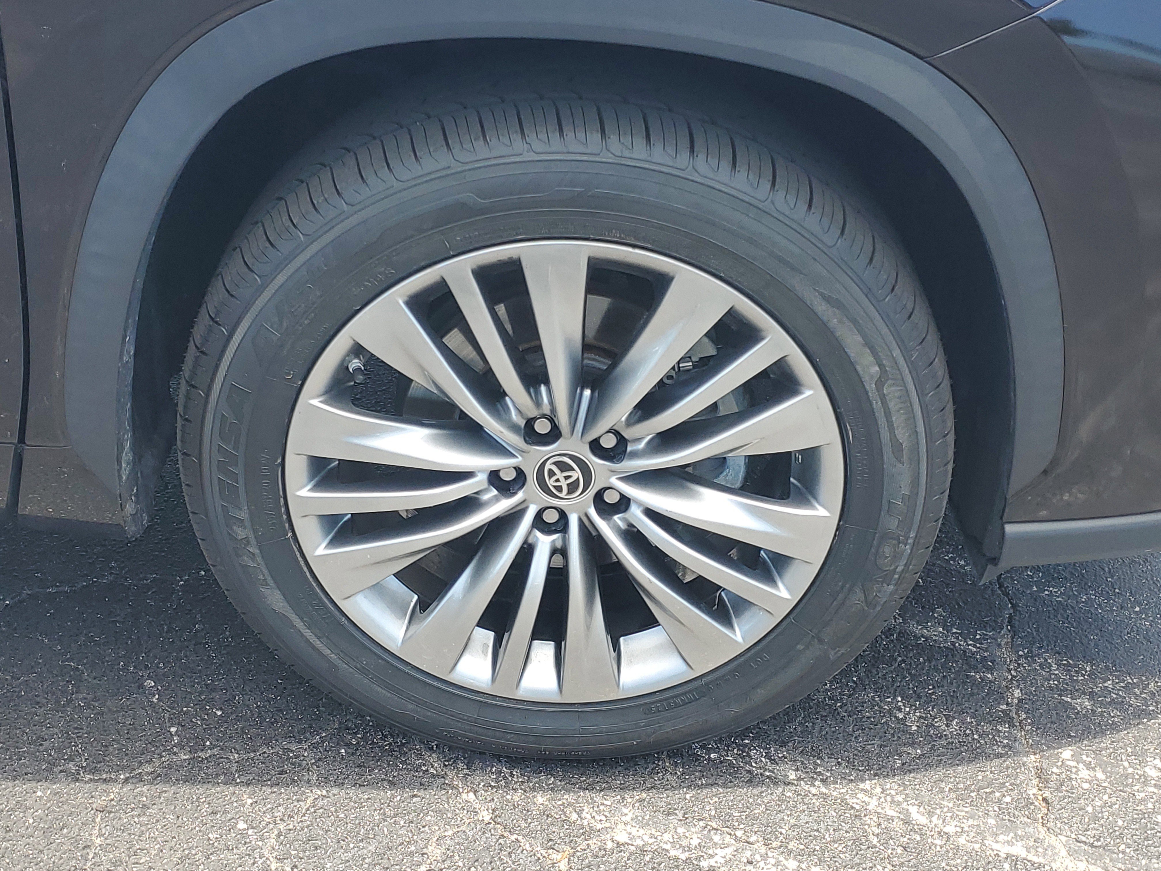 Certified 2021 Toyota Highlander Platinum FWD image 7