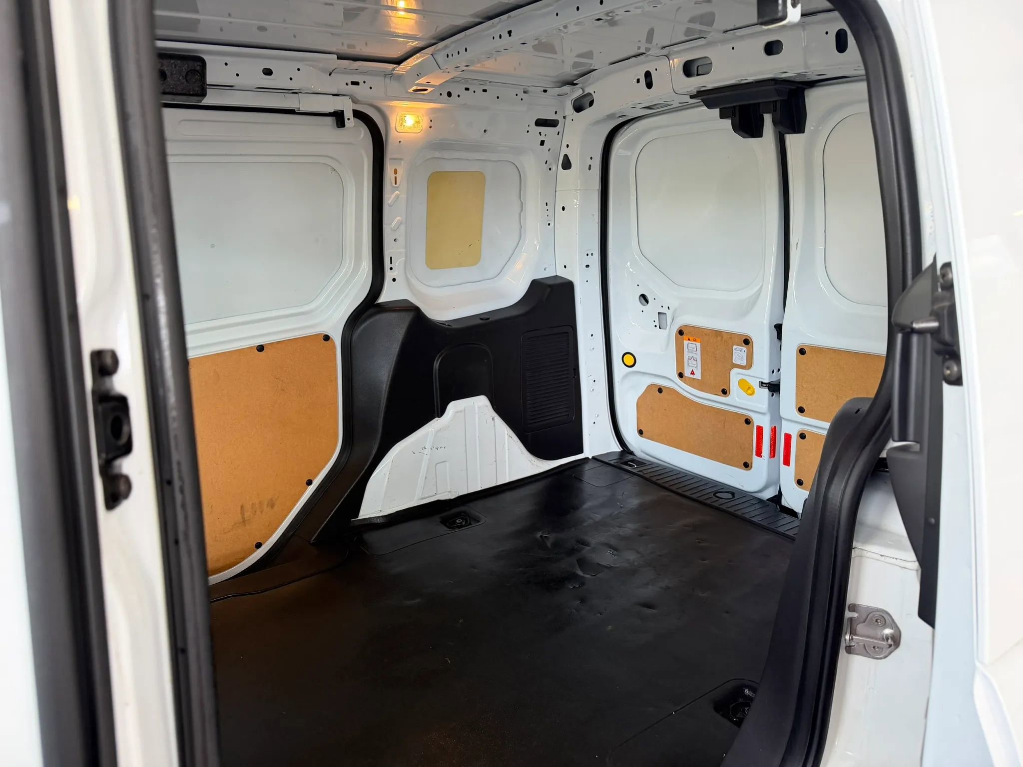 Used 2018 Ford Transit Connect XL FWD image 18