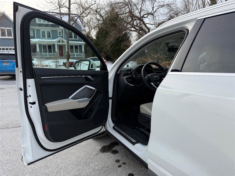 Used 2022 Audi Q3 2.0T Premium w/ Convenience Package image 28