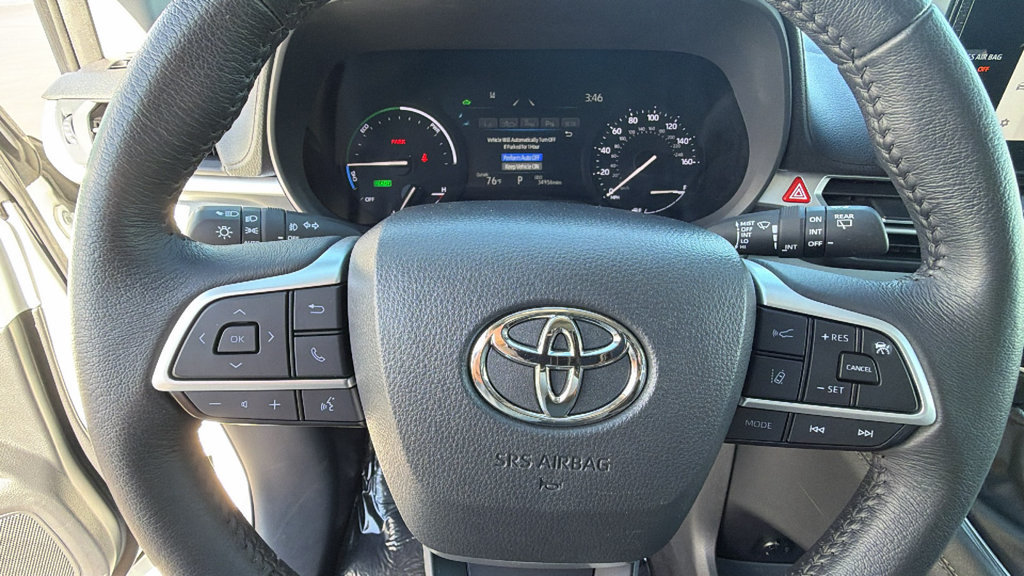 Used 2025 Toyota Sienna XLE FWD image 18