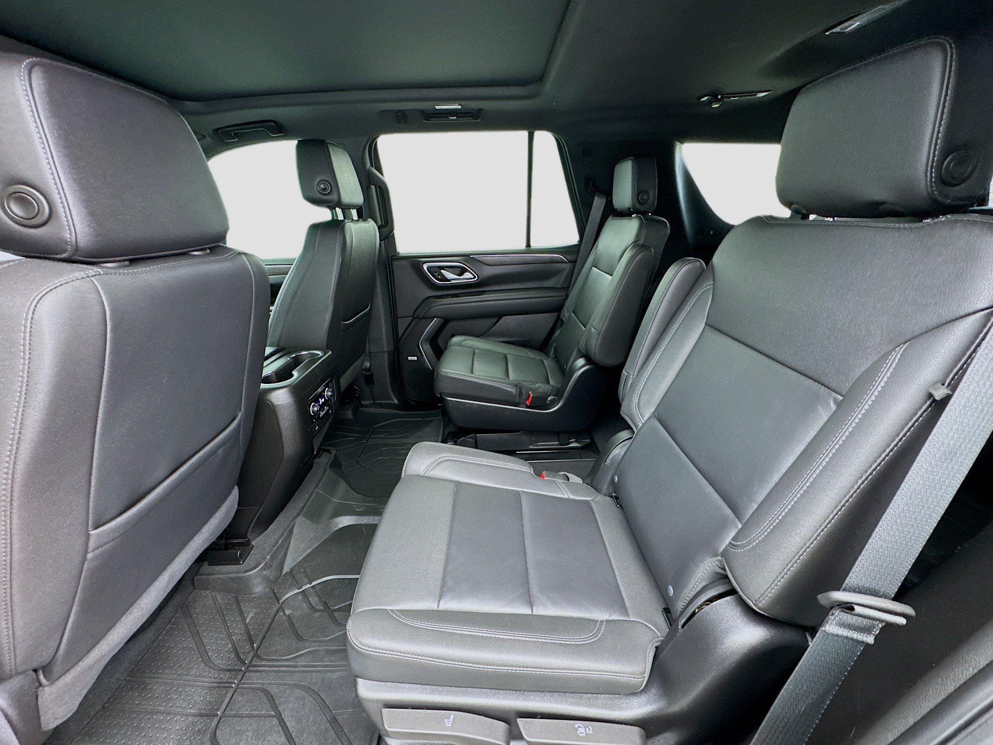 Used 2024 Chevrolet Tahoe Z71 w/ Luxury Package AWD/4WD image 16