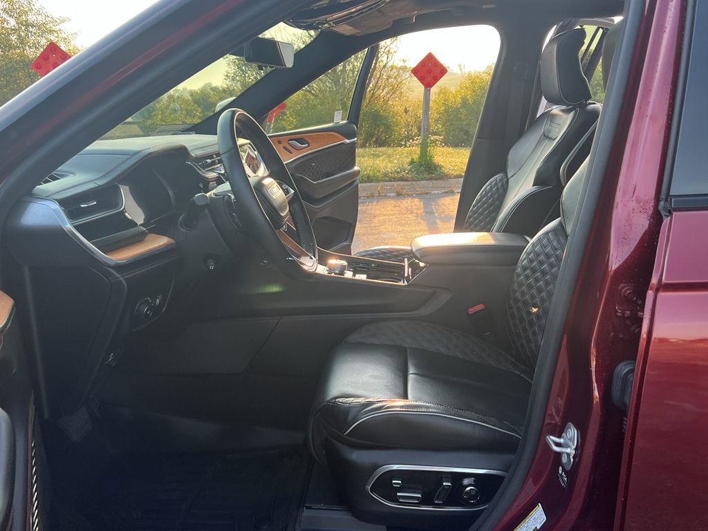 Used 2022 Jeep Grand Cherokee Summit image 16