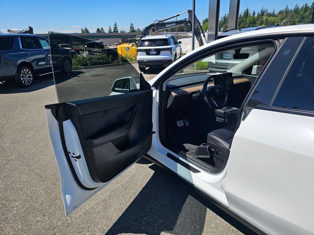 Used 2022 Tesla Model Y Performance AWD/4WD image 19