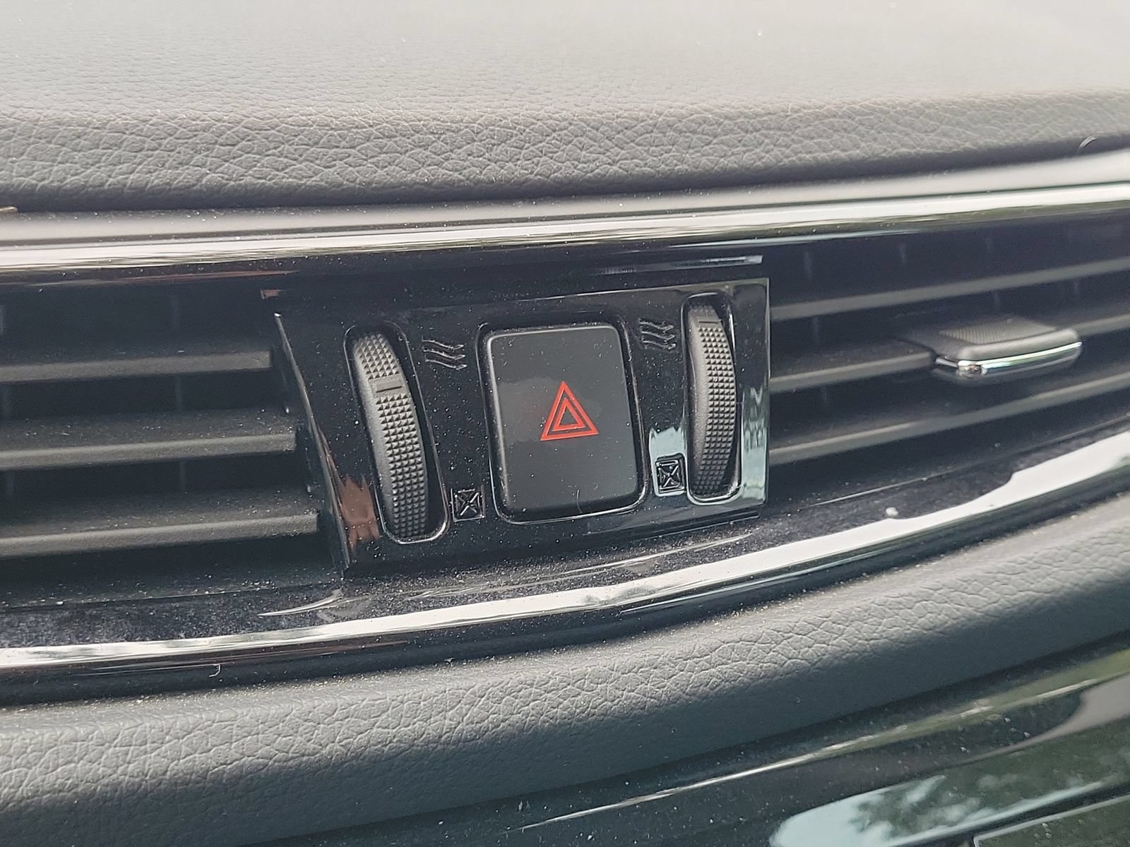 Used 2021 Nissan Rogue Sport S FWD image 19
