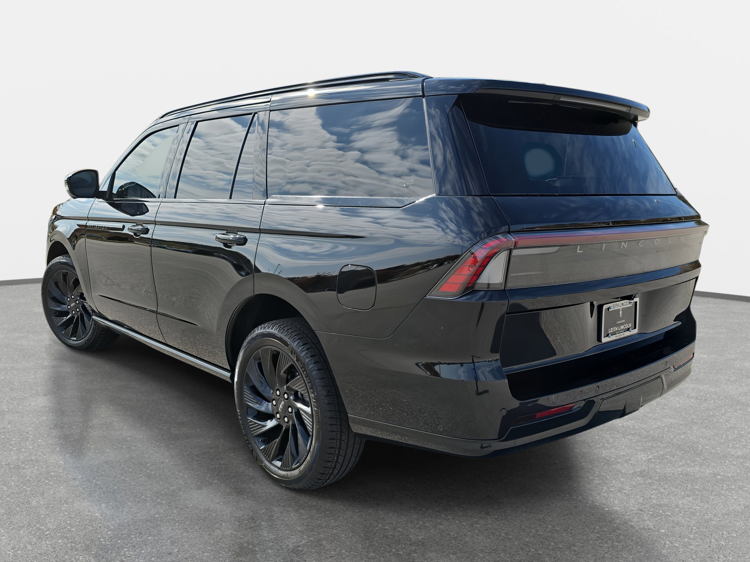 New 2025 Lincoln Navigator Reserve w/ Jet Appearance Package image 7