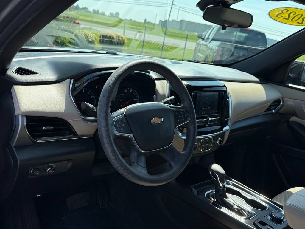 Used 2023 Chevrolet Traverse LS FWD image 3