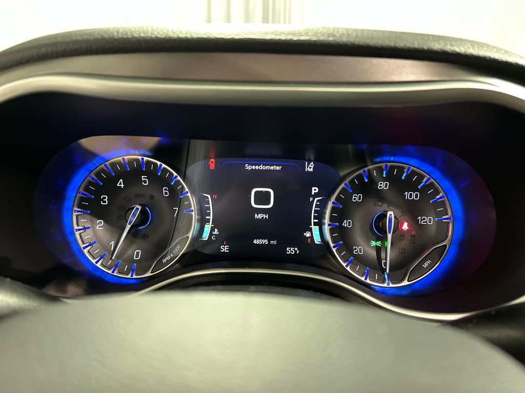 Used 2021 Chrysler Pacifica Touring-L FWD image 14