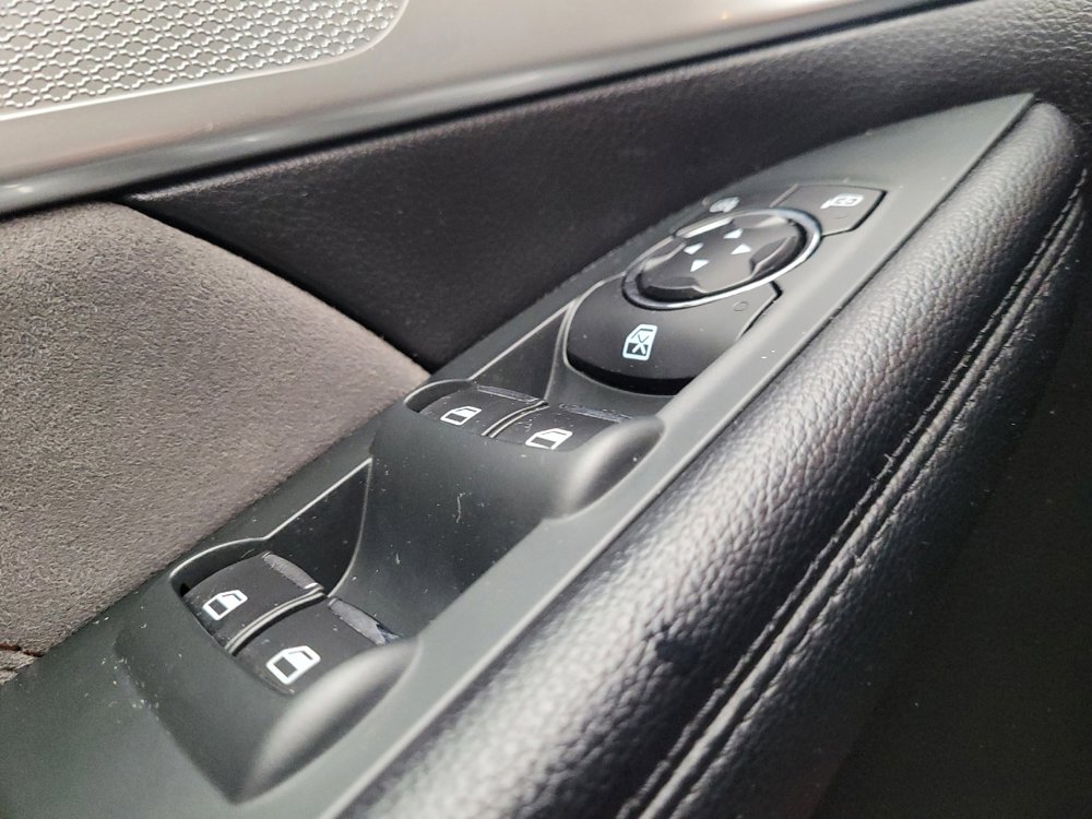 Used 2017 Ford Explorer XLT FWD image 27