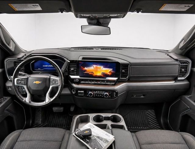 Used 2023 Chevrolet Silverado 1500 LT AWD/4WD image 17